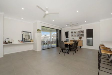 Modern Home with Theatre Room & Outdoor Entertaining! - Photo 3