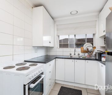 Close to Everything - Photo 3