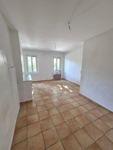 Location Appartement 4 pièces 93m² EVENOS 83330 - Photo 5