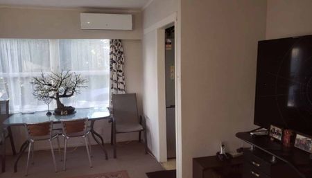 Two bedroom townhouse close to city - Photo 2