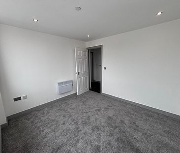 NEWLY REFURBISHED 1 BED APARTMENT - LEEDS - Photo 2