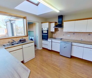 2 bedroom semi-detached bungalow to rent - Photo 5