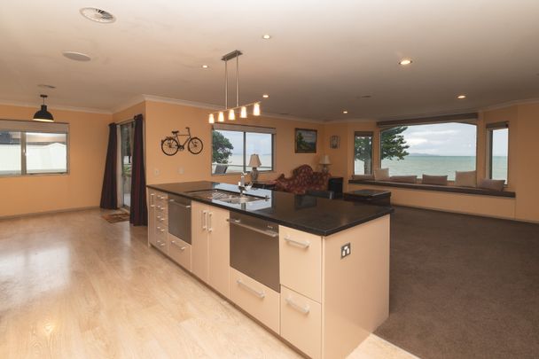 Pristine and Perfect Beachside Residence - Photo 1