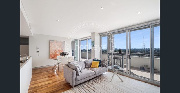 Stunning Fully Furnished Three Bedroom Apartment - Photo 1