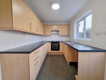 3 bedroom semi-detached house to rent - Photo 5