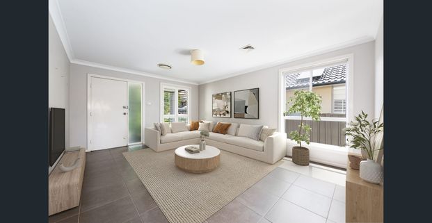 Spacious two storey duplex, 4 bedrooms, 3 bathrooms. - Photo 1