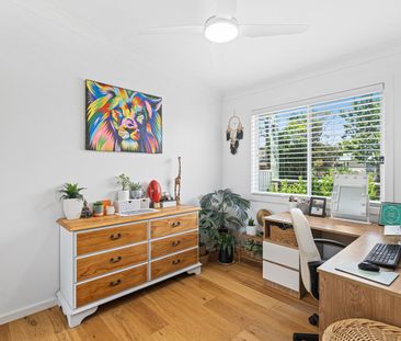 TRENDY TWO BEDROOM FLAT WITH DIRECT STREET ACCESS! - Photo 3