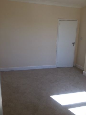 2 Bed Terraced House, Bath Street, SO14 - Photo 4