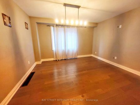 Detached Home For Lease | N9249654 - Photo 4