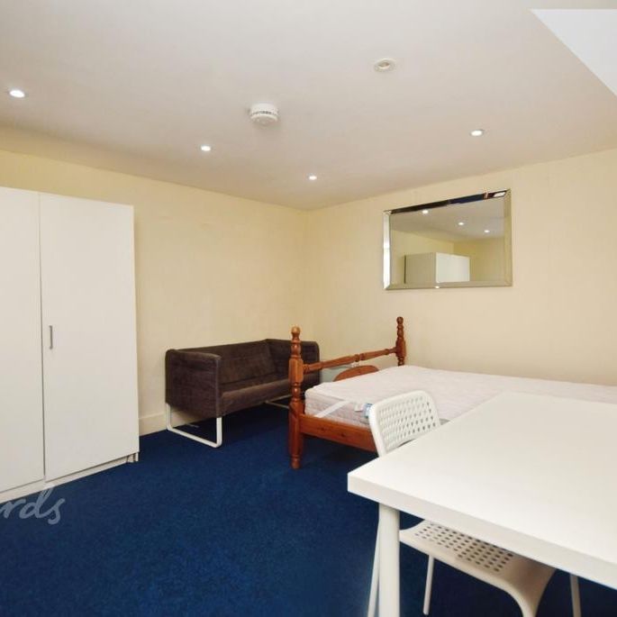 3 bedroom maisonette to rent - Photo 1