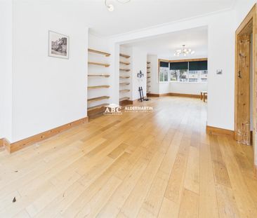 Sandringham Gardens, N12 0NY, London - Photo 1