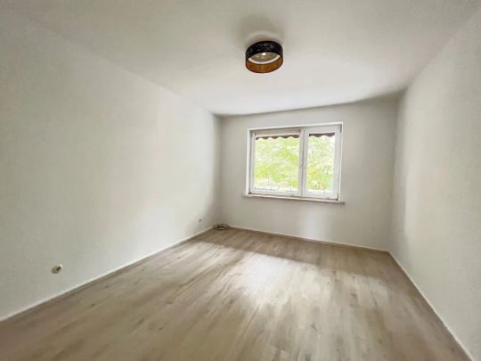 Wandsbek: helle 3-Zi.-Whg. mit Essdiele u. Loggia - Foto 1