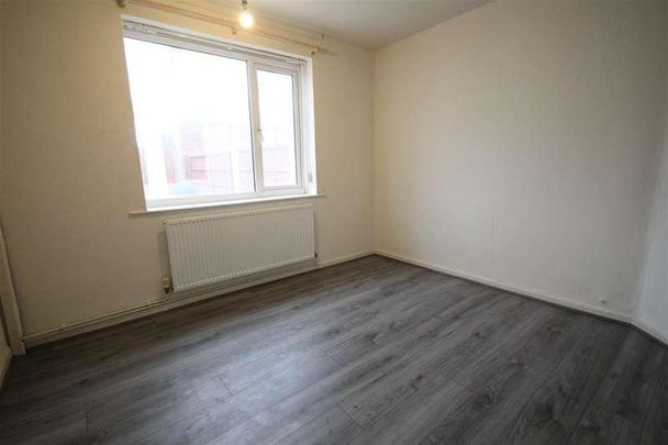 Manor Drive, Featherstone, Pontefract, WF7 - Photo 1