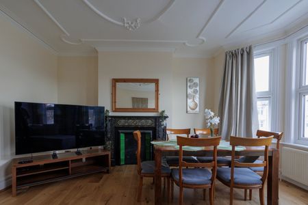 3 Bed Flat, Hanover Road, NW10 - Photo 5
