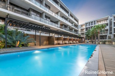 Sleek & Modern One Bedroom Apartment - Photo 3