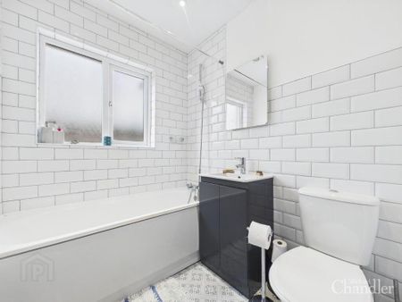 26 Kirkistown Avenue, Belfast, BT8 7FG - Photo 5