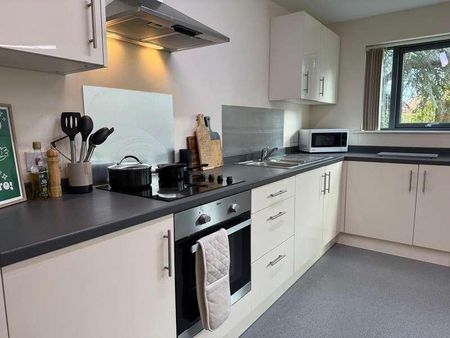 Longdales Lodge // Lincoln Bishop // Bed All Ensuite, LN2 - Photo 2