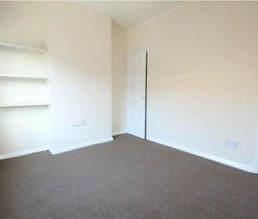 2 Bed Terraced House, Falcon Grove, NG7 - Photo 3