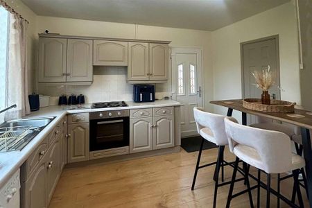 2 bedroom detached bungalow to rent - Photo 4