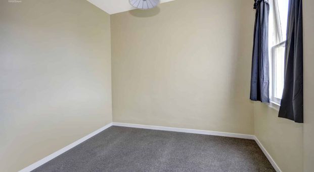 Tidy Flat Close To Town - Photo 1