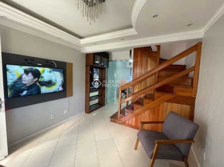 Casa em Condomínio com 2 quartos e 69m² para alugar em Humaitá, Porto Alegre. - Foto 2