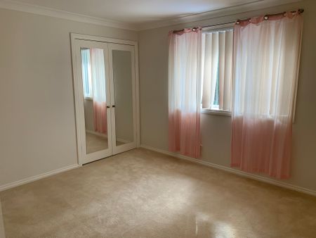 Family Home in Ideal Location. - Photo 2