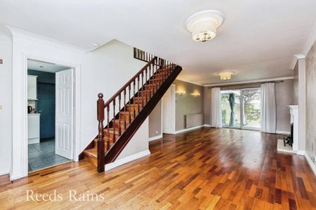 4 bedroom detached house to rent - Photo 2