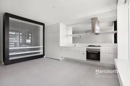 Live the South Yarra Lifestyle! - Photo 2