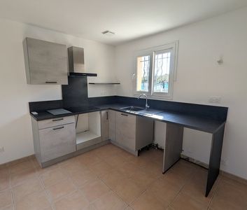 Location Maison 3 pièces 70m² FOS SUR MER 13270 - Photo 2