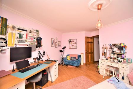 3 bedroom flat to rent - Photo 4