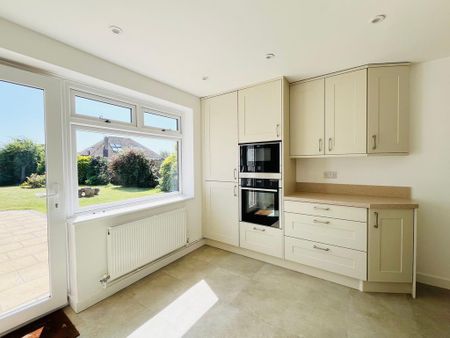2 bedroom detached bungalow to rent - Photo 3