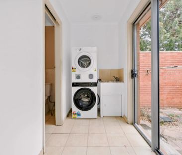 9 Risdon Drive, Melbourne - Photo 3