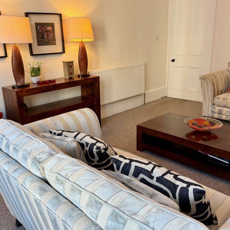 2 Bed Flat - Photo 1