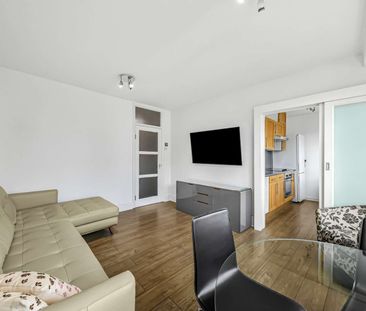 Large one bedroom apartment set opposite the famous Lords Cricket G... - Photo 2