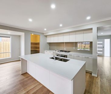 Quality Family Home - Club Armstrong Included! - Photo 3