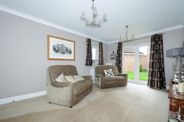 4 bedroom detached house to rent - Photo 1