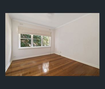 2-Bedroom Apartment with Car Park in Prime Hawthorn Location - Photo 2