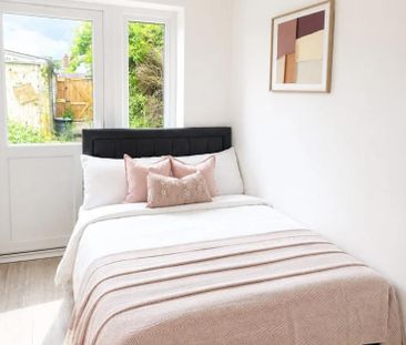 Church Road, Benfleet SS7, London - Photo 1