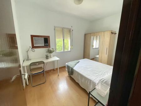 Calle Juan Díaz de Solís, Sevilla, Andalusia 41010 - Photo 2