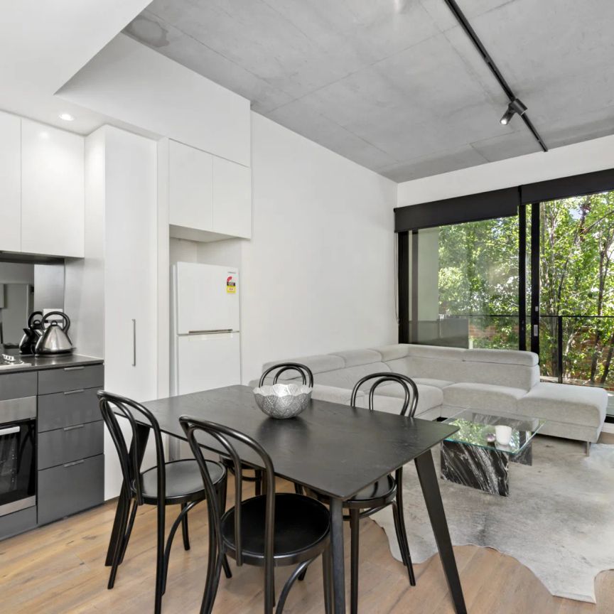 Fully Furnished Apartment In Prime Location - Photo 1