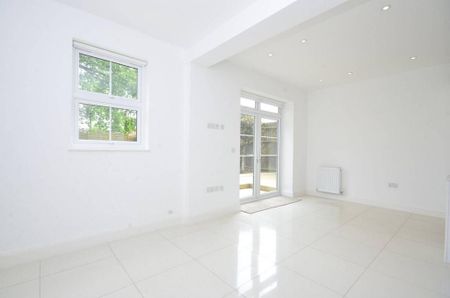 5 bedroom semi-detached house to rent - Photo 2
