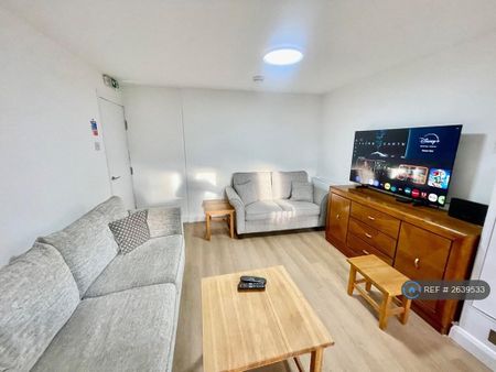 1 bedroom in a house share to rent - Photo 4