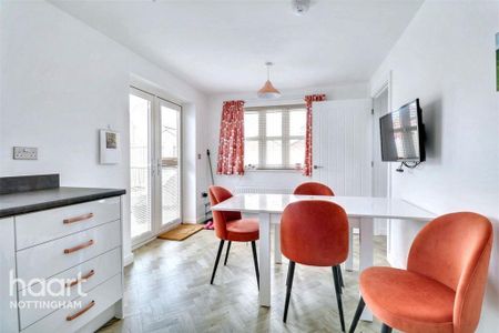 4 bedroom detached house to rent - Photo 4