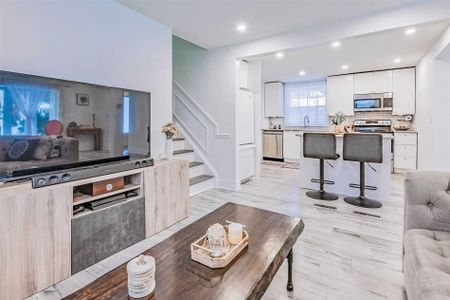 For Lease - 133 Orchard Heights Boulevard Unit# Main, Aurora, Ontario - Photo 2