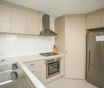 Beautifully Light Filled Home - Photo 6
