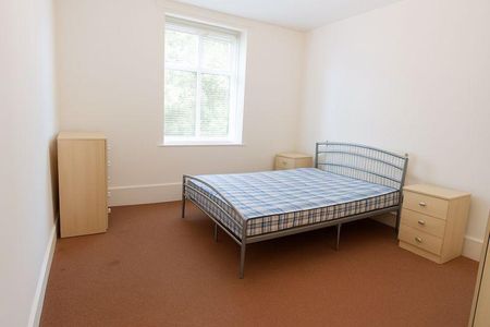 3 bedroom flat to rent - Photo 4