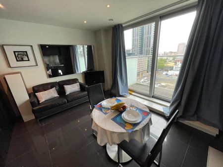 Studio Flat, West Tower, E14 - Photo 3