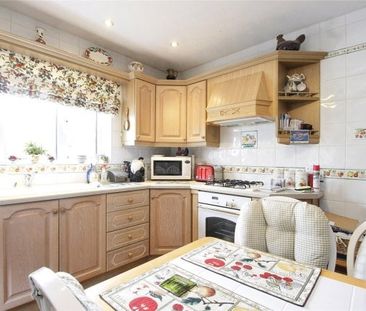 Ashurst Avenue, Southend on Sea - Photo 1