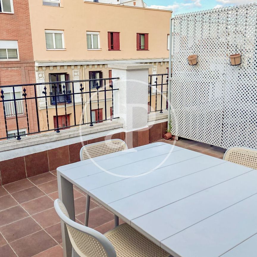 Penthouse with terrace for rent in Trafalgar (Madrid) - Photo 1