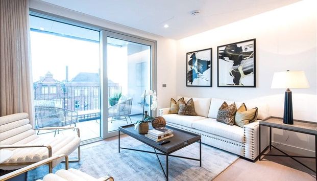 A luxurious interior designed two-bedroom 4thfloor apartment, comprising a large open-plan reception room leading onto a private balcony. EPC Rating B | Council Tax E - Photo 1